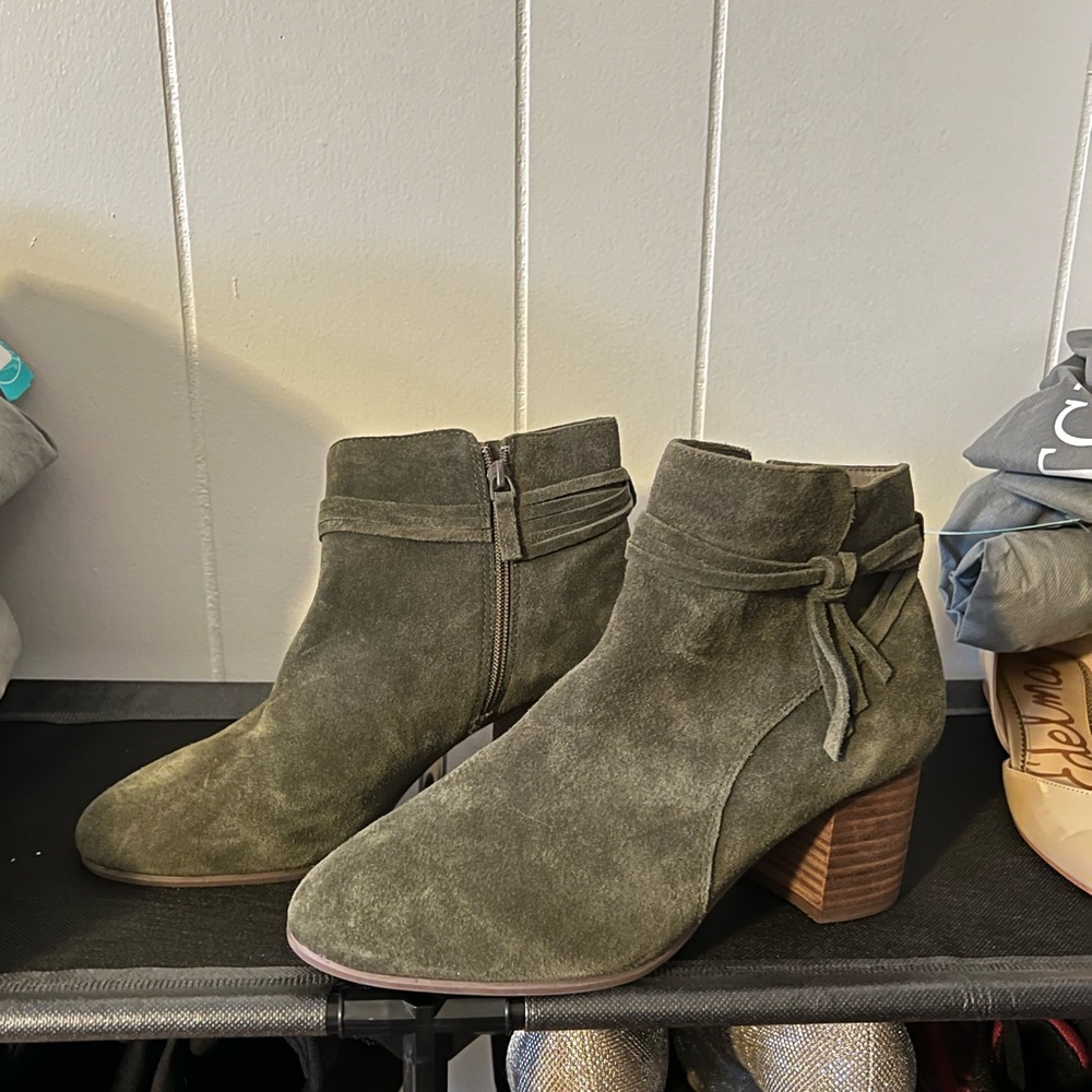 Brand new Violet & Red Jenna Suede Bootie size 9.5 in olive
